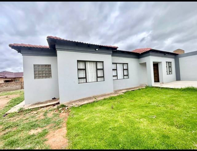 5 BEDROOM HOUSE FOR SALE IN FLORA PARK